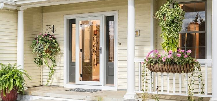 screen door installation in Wildomar